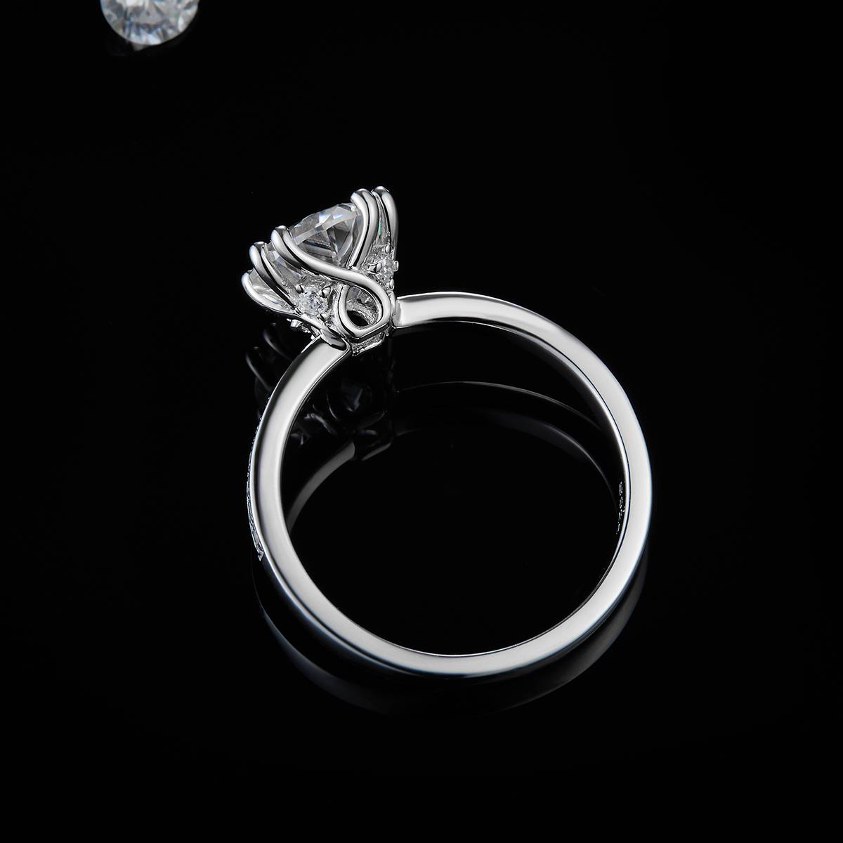 单头女戒S925银镀白金女戒定制选款主石莫桑钻2.0ct/副石高碳钻