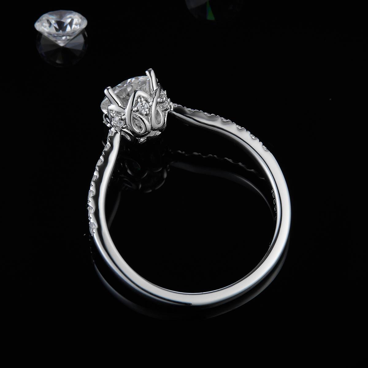 单头女戒S925银镀白金女戒定制选款主石莫桑钻1.0ct/副石高碳钻