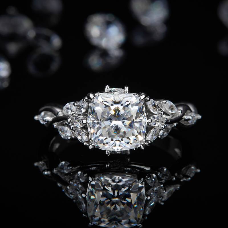 枕形Women's RingS925银镀白金定制选款主石Moissanite2.5ct/副石高碳钻