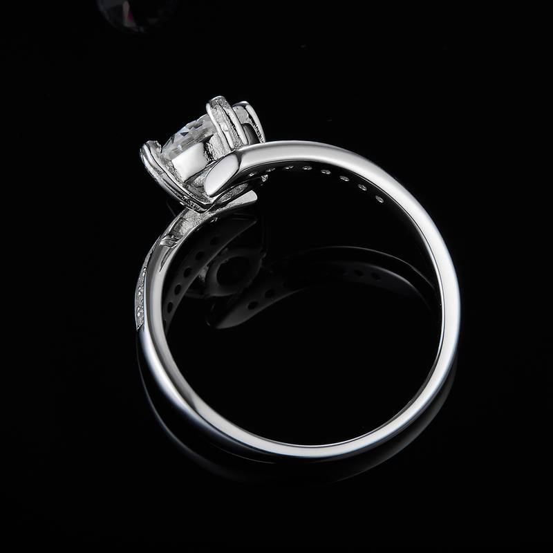 扭臂心形四爪圆钻Women's RingS925银镀白金定制选款主石Moissanite1.0ct/副石高碳钻