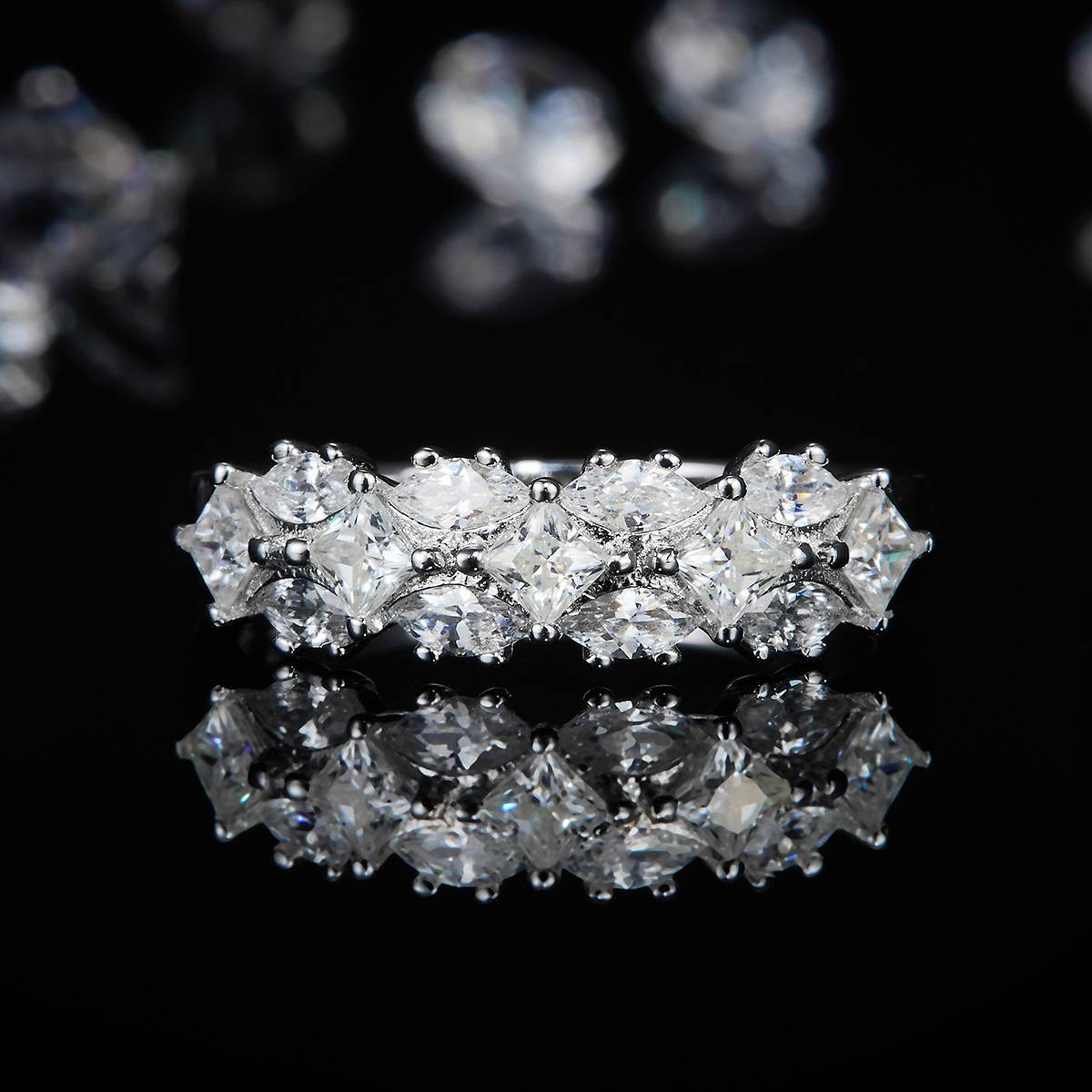 S925 Silver Plated Platinum Women's Ring Customized Selection with Sub Stone Moissanite Diamond 1.1ct