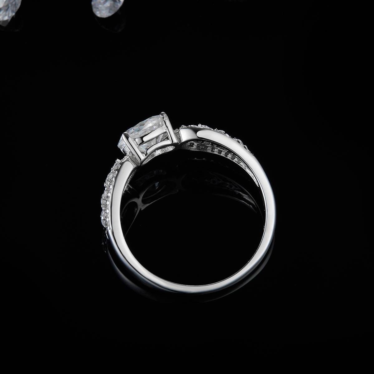 Egg shaped women's ring S925 silver plated platinum custom selection main stone moissanite 1.0ct/secondary stone high carbon diamond
