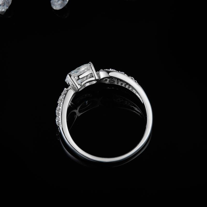 蛋形女戒S925银镀白金定制选款主石莫桑钻1.0ct/副石高碳钻
