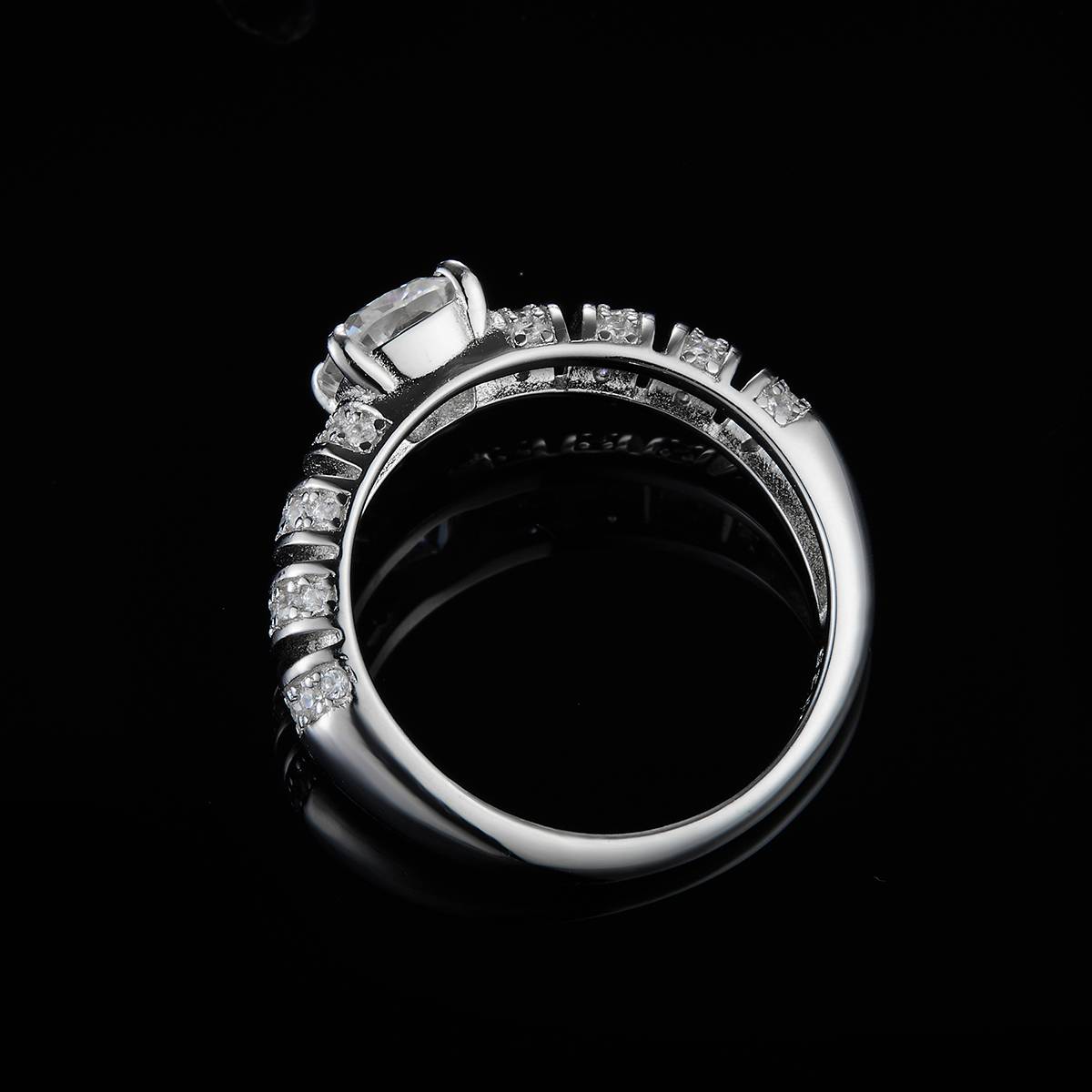 枕形女戒S925银镀白金定制选款主石莫桑钻1.0ct/副石高碳钻