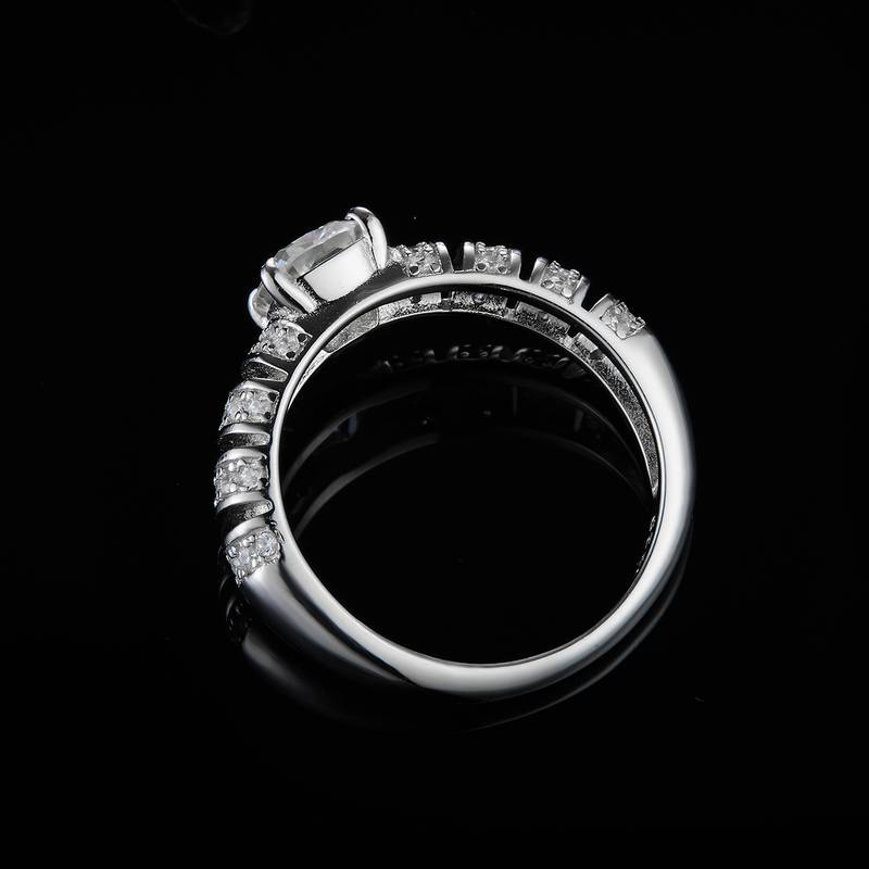 枕形女戒S925银镀白金定制选款主石莫桑钻1.0ct/副石高碳钻