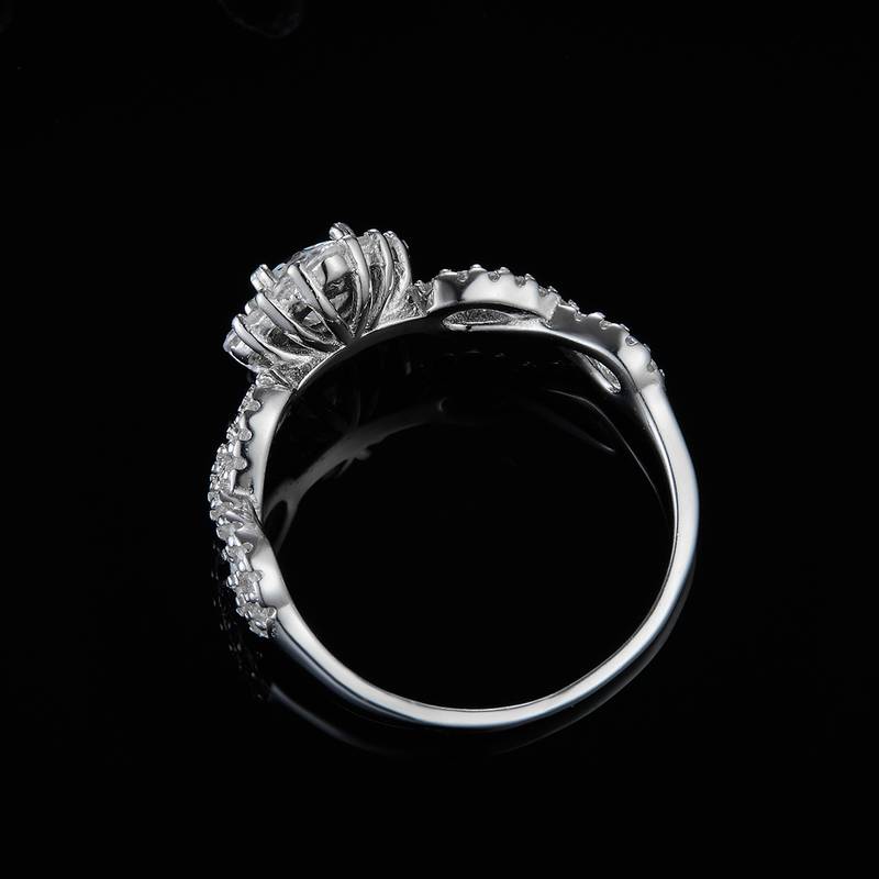 扭臂Affordable LuxuryWomen's RingS925银镀白金定制选款主石Moissanite0.5ct/副石高碳钻
