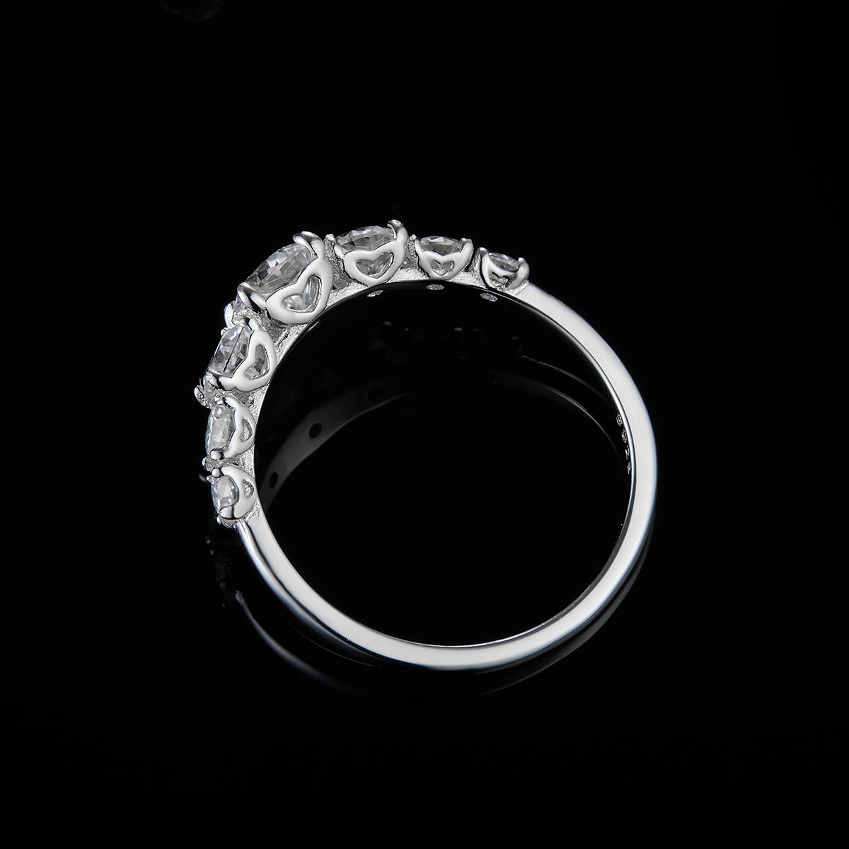 七钻轻奢女戒S925银镀白金定制选款主石莫桑钻0.5ct/副石高碳钻