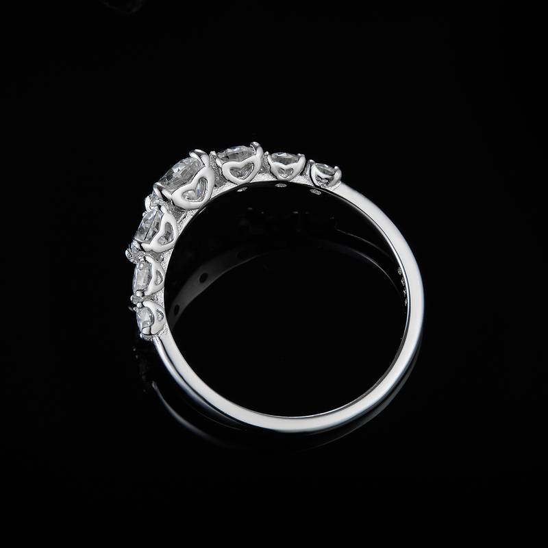 七钻轻奢女戒S925银镀白金定制选款主石莫桑钻0.5ct/副石高碳钻