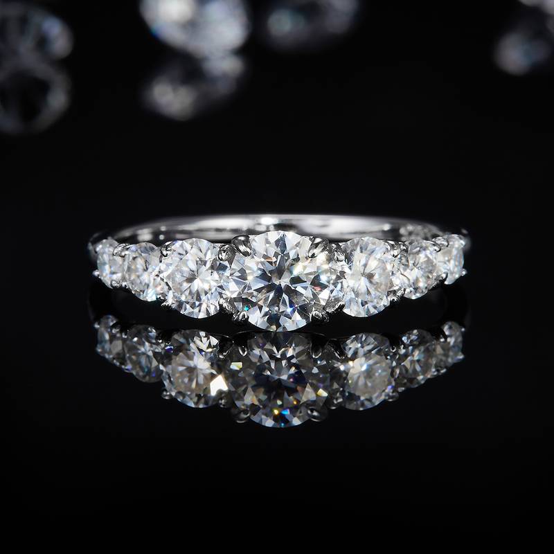 七钻轻奢女戒S925银镀白金定制选款主石莫桑钻0.5ct/副石高碳钻