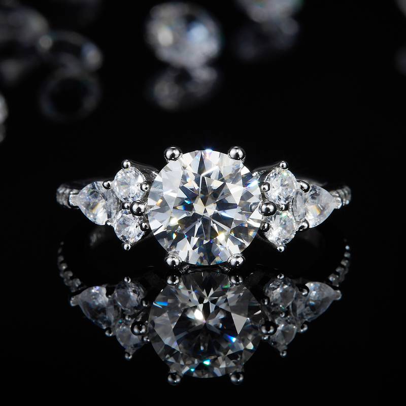 三石款女戒S925银镀白金定制选款主石莫桑钻2.0ct/副石高碳钻