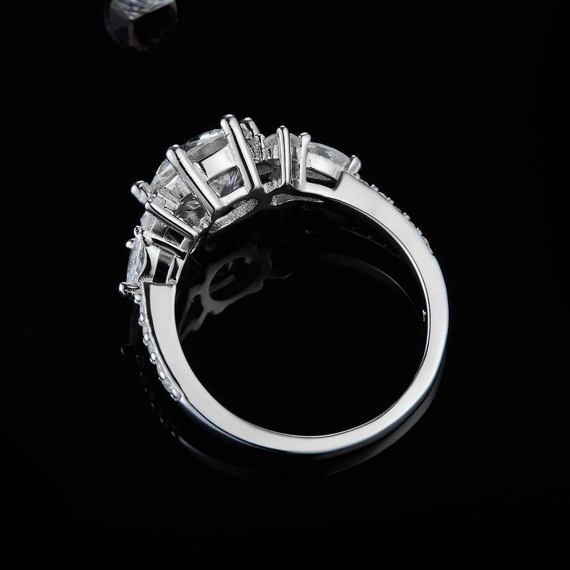 三石款女戒S925银镀白金定制选款主石莫桑钻2.0ct/副石高碳钻