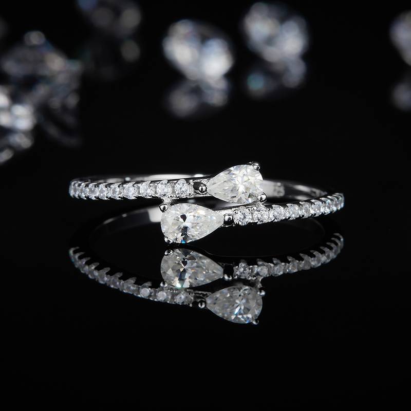 水滴女戒S925银镀白金定制选款主石莫桑钻0.7ct/副石高碳钻