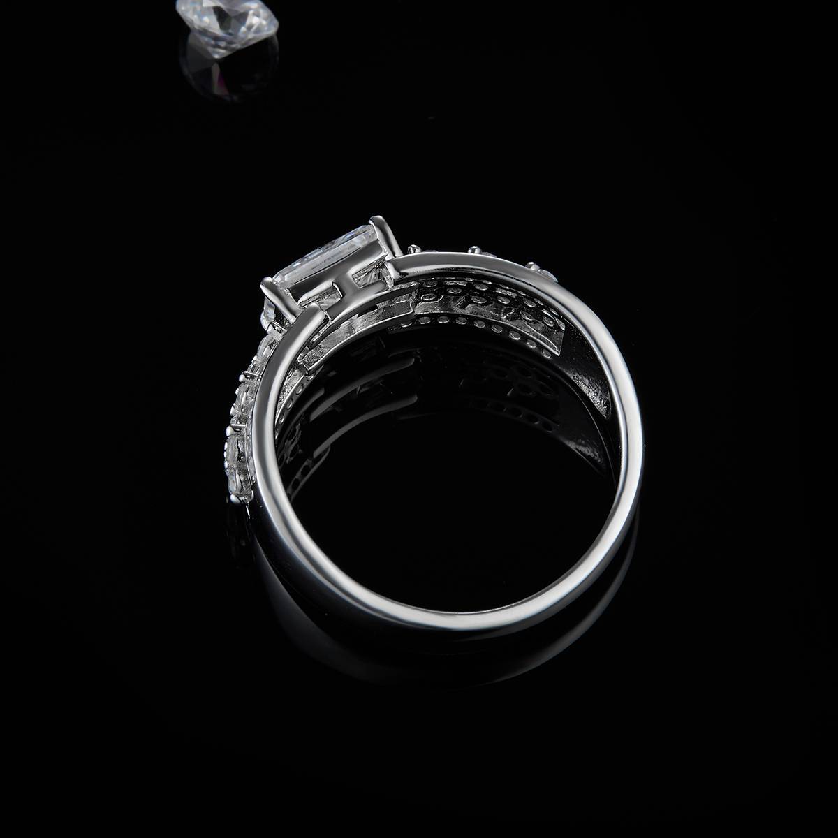 祖母绿切女戒S925银镀白金定制选款主石莫桑钻1.0ct/副石高碳钻