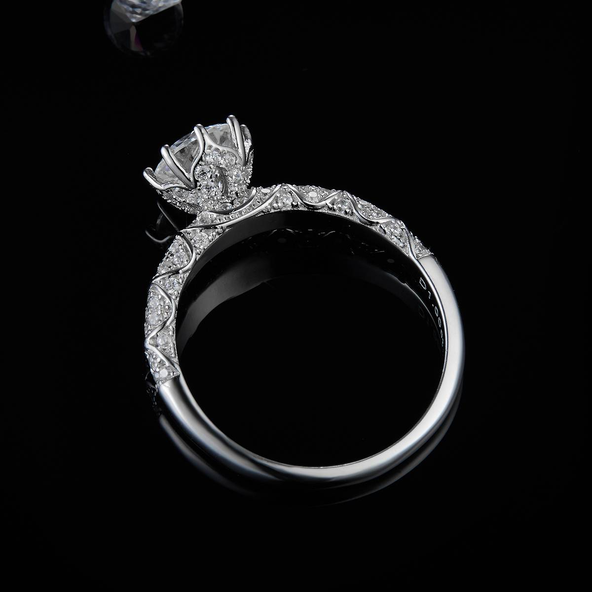 轻奢六爪女戒S925银镀白金定制选款主石莫桑钻1.0ct/副石高碳钻