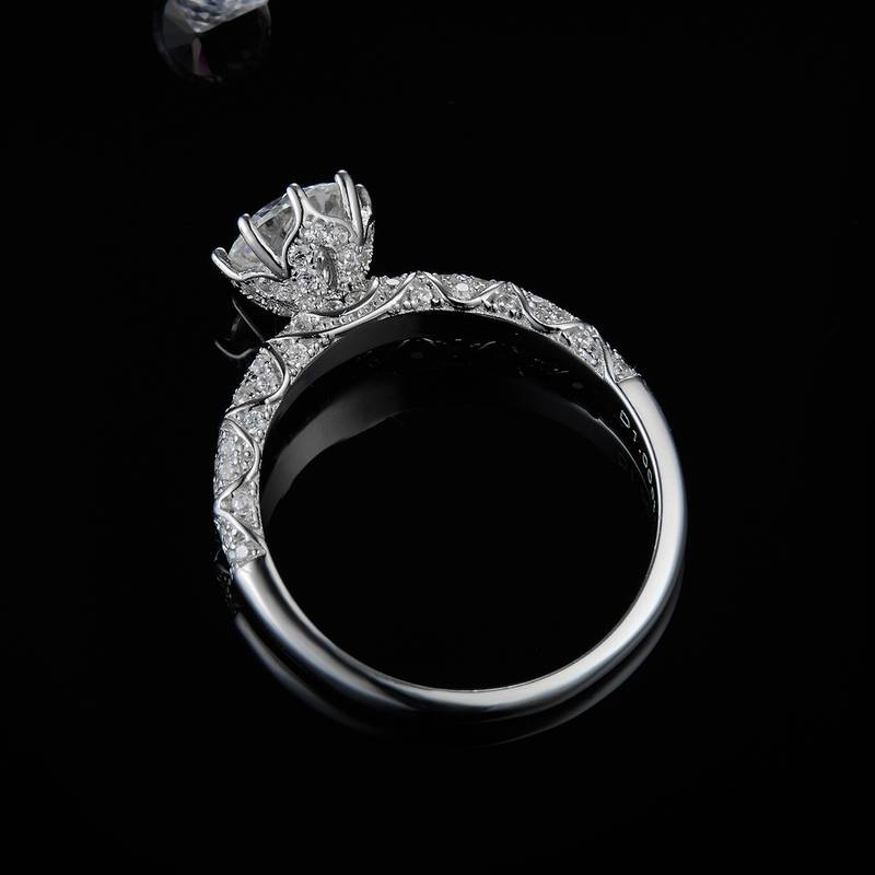 轻奢六爪女戒S925银镀白金定制选款主石莫桑钻1.0ct/副石高碳钻