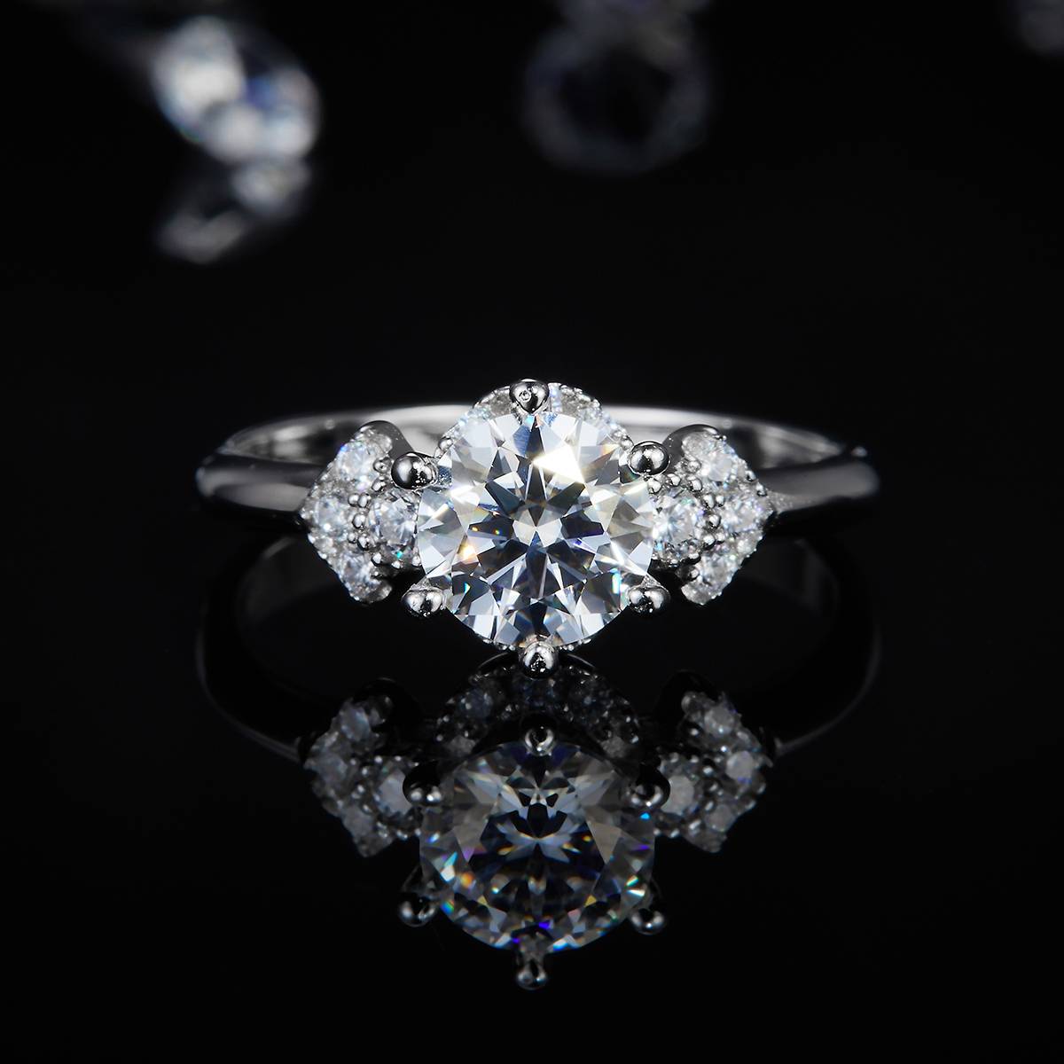 六爪女戒S925银镀白金定制选款主石莫桑钻1.0ct/副石高碳钻