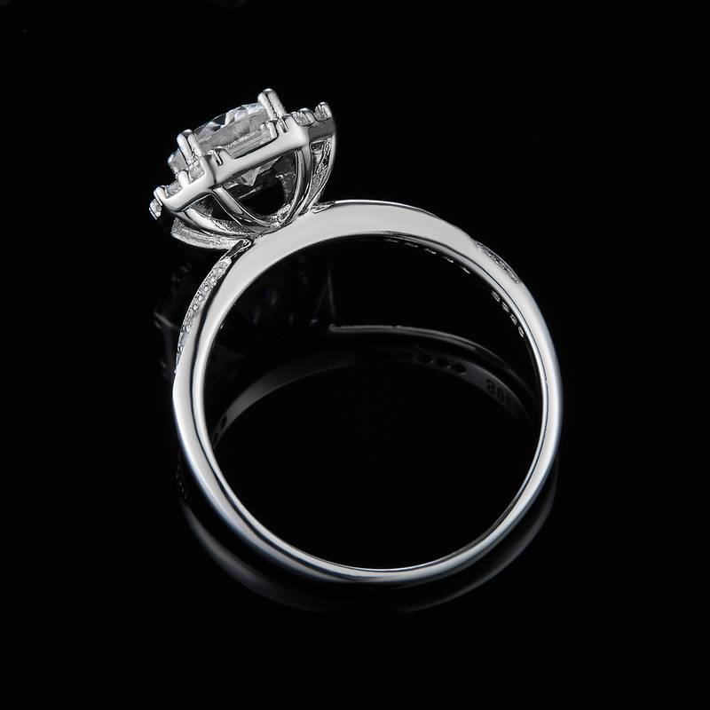 四爪豪华款女戒S925银镀白金定制选款主石莫桑钻1.0ct/副石高碳钻