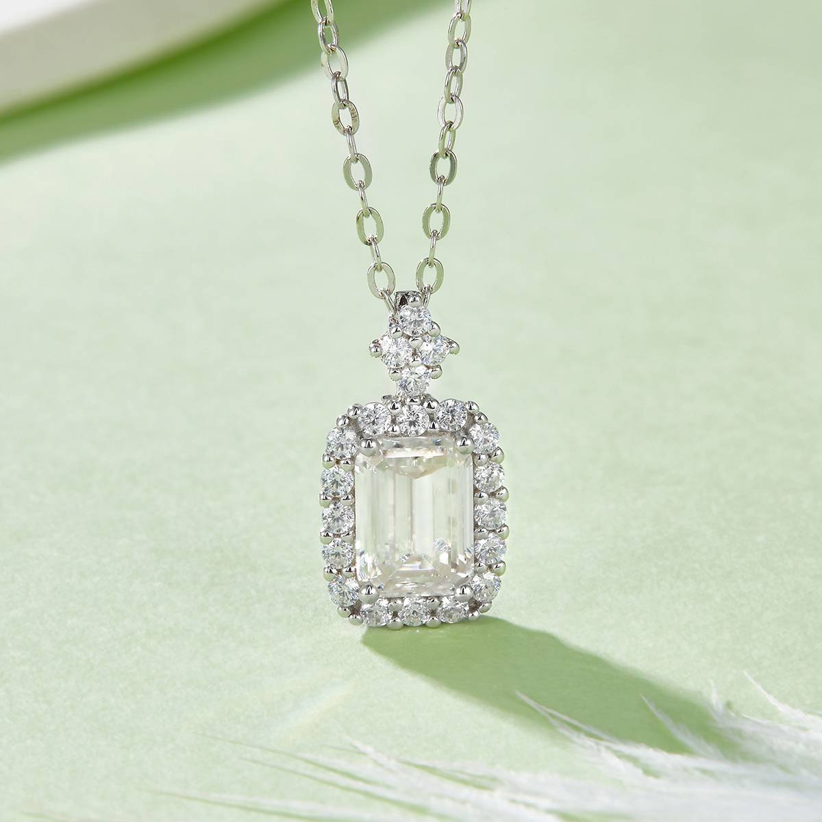 P210051801款S925银镀18K白祖母绿MoissanitePendant7*5mmmm/1.0ct