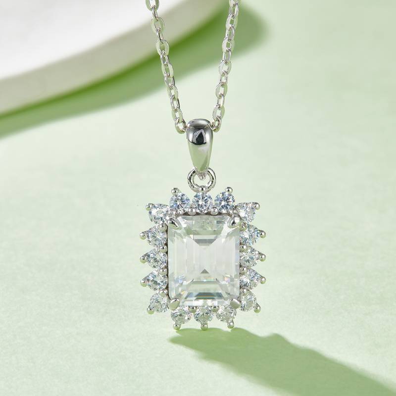 P240223027款S925银镀18K白祖母绿MoissanitePendant7*9mmmm/3.0ct