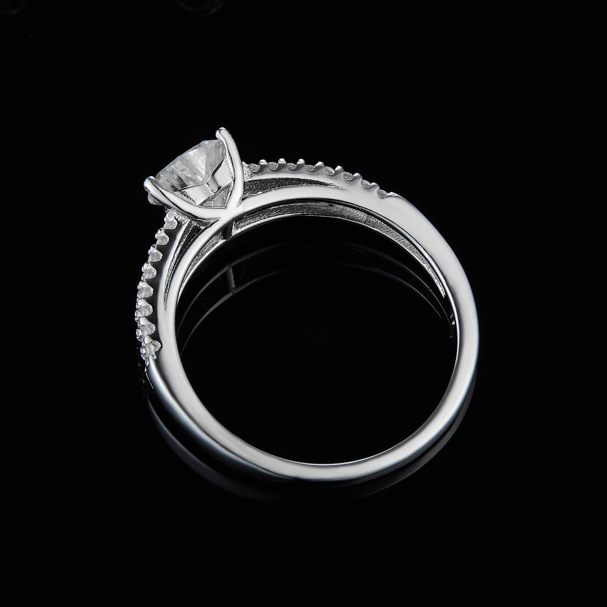 心形女戒S925银镀白金定制选款主石莫桑钻0.8ct/副石高碳钻