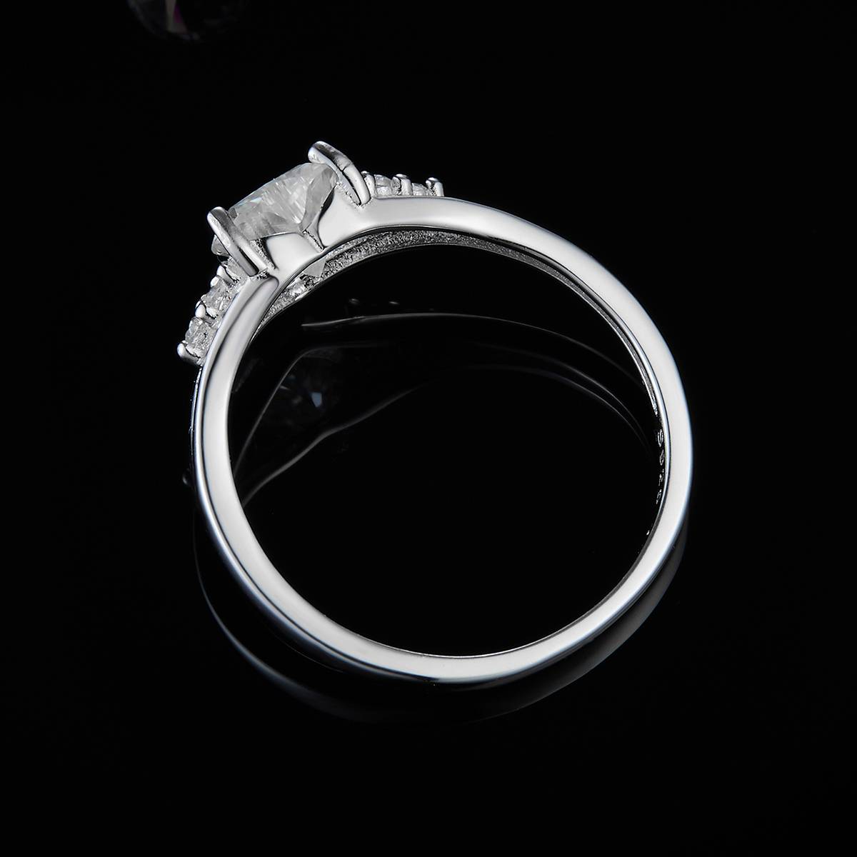 心形女戒S925银镀白金定制选款主石莫桑钻0.8ct/副石高碳钻