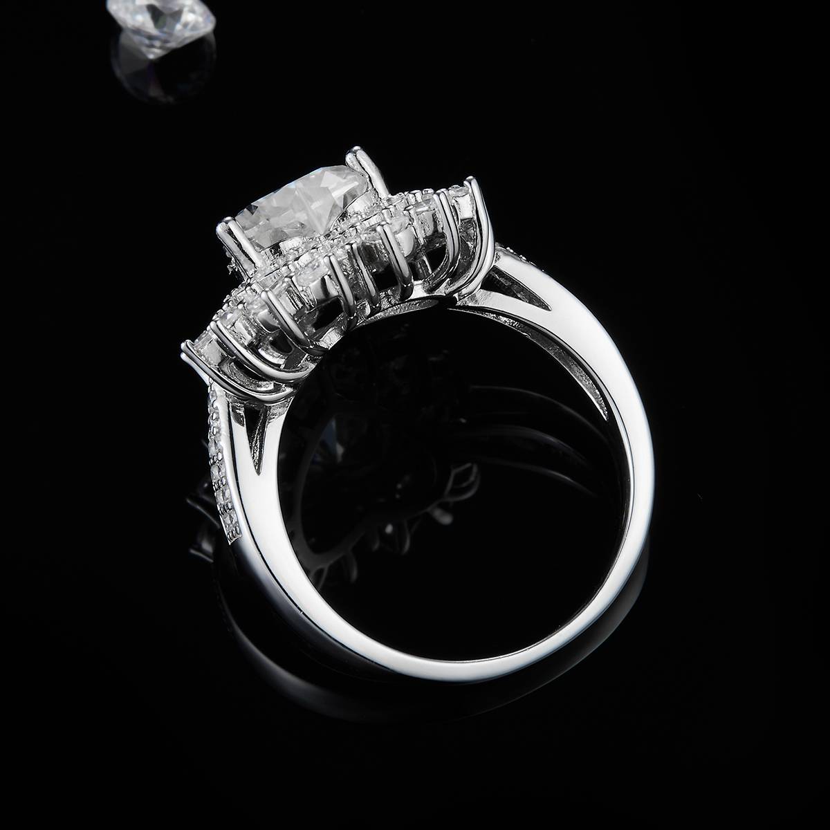 心形豪华女戒S925银镀白金定制选款主石莫桑钻2.0ct/副石高碳钻