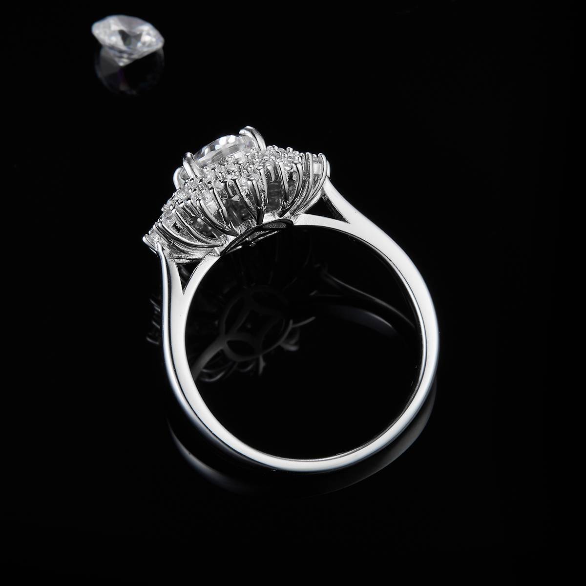 轻奢蛋形女戒S925银镀白金定制选款主石莫桑钻1.5ct/副石高碳钻