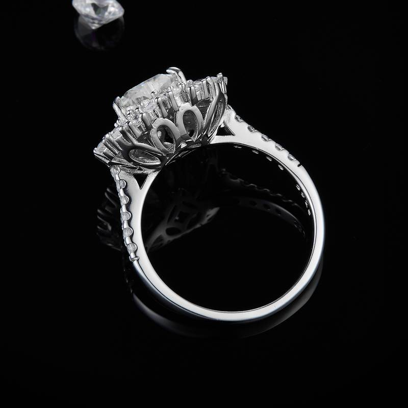 心形女戒S925银镀白金定制选款主石莫桑钻1.2ct/副石高碳钻