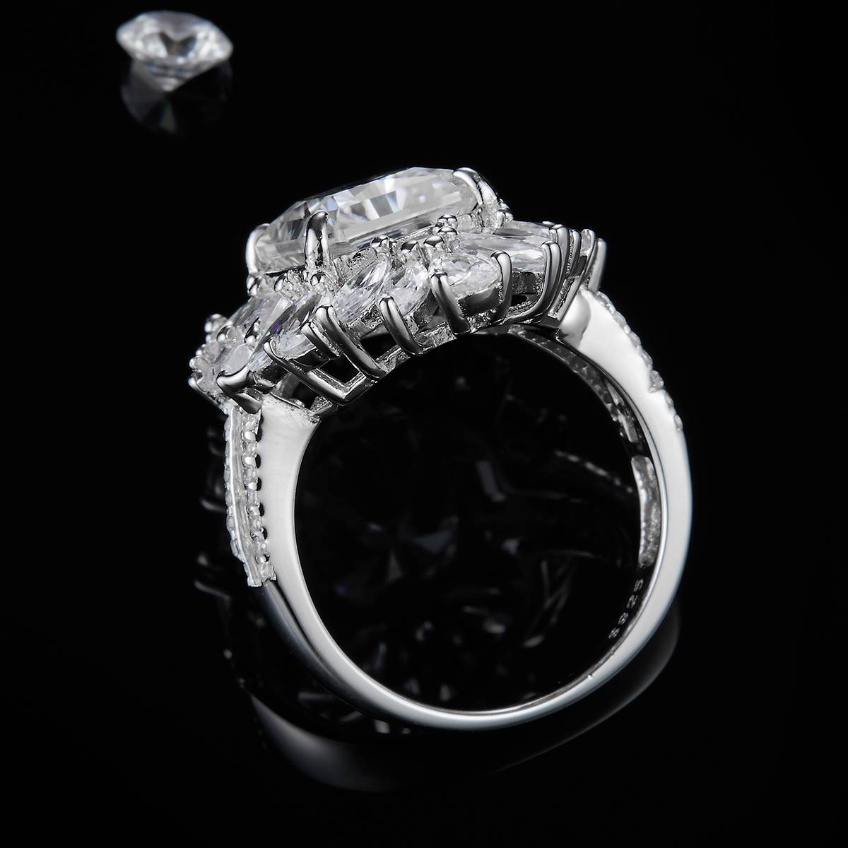Emerald Cut Women's Ring S925 Silver Plated Platinum Customized Selection Main Stone Moissanite Diamond 5.0ct/Secondary Stone High Carbon Diamond