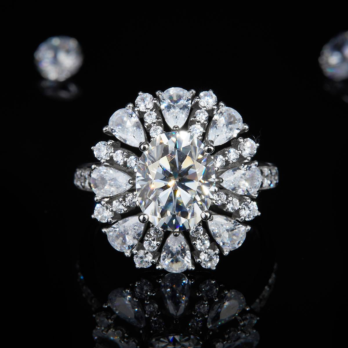 蛋形女戒S925银镀白金定制选款主石莫桑钻3.0ct/副石高碳钻
