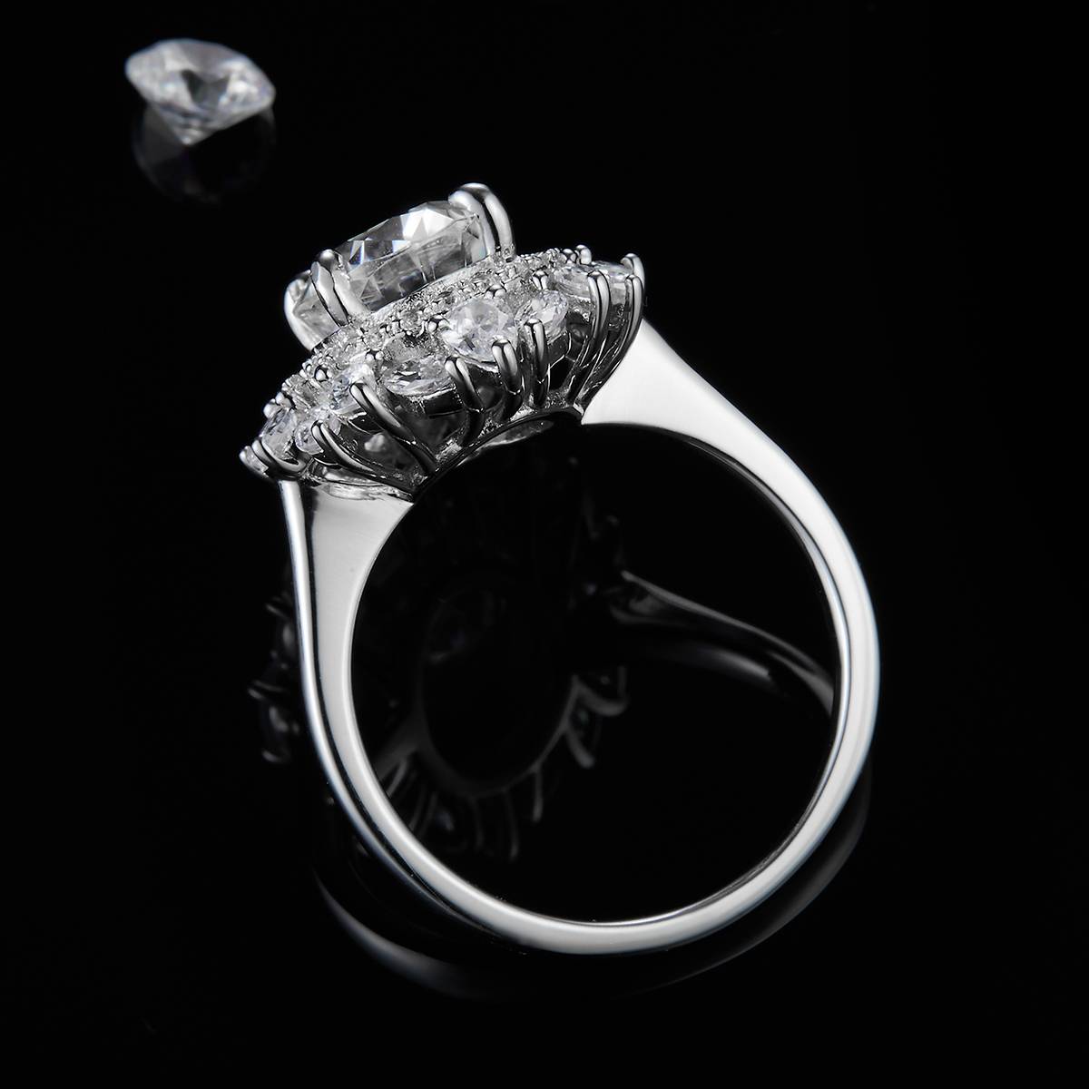 蛋形女戒S925银镀白金定制选款主石莫桑钻3.0ct/副石高碳钻