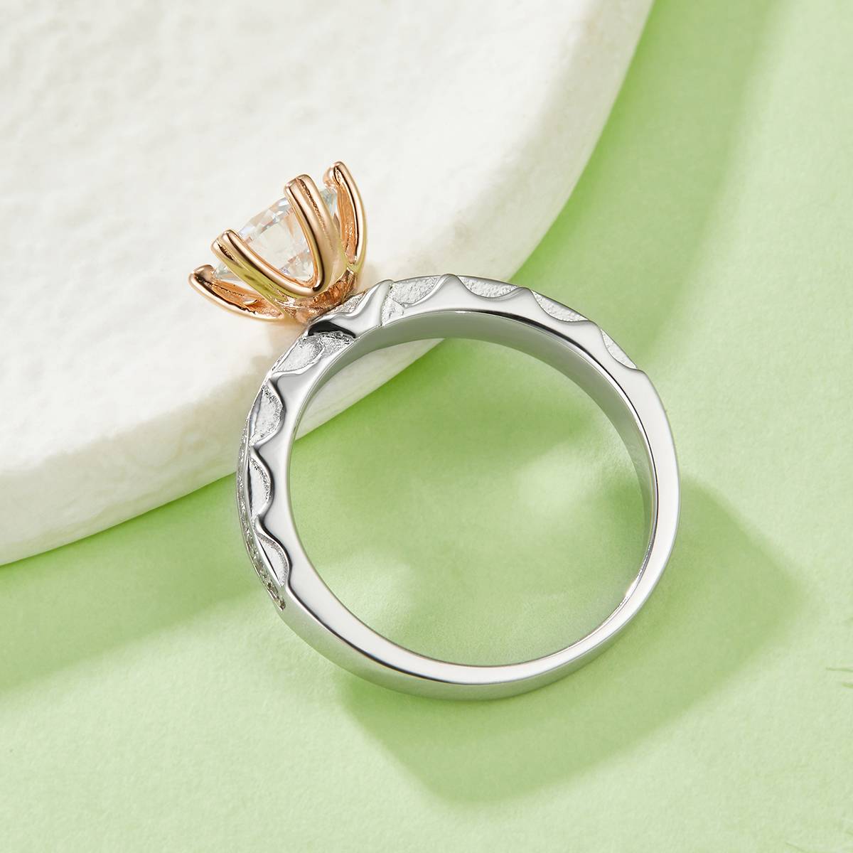 R22117011款S925银镀18K双色圆形MoissaniteWomen's Ring1.0ct