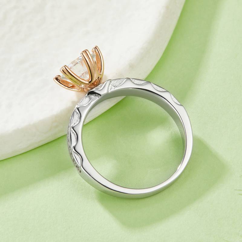 R22117011款S925银镀18K双色圆形MoissaniteWomen's Ring1.0ct