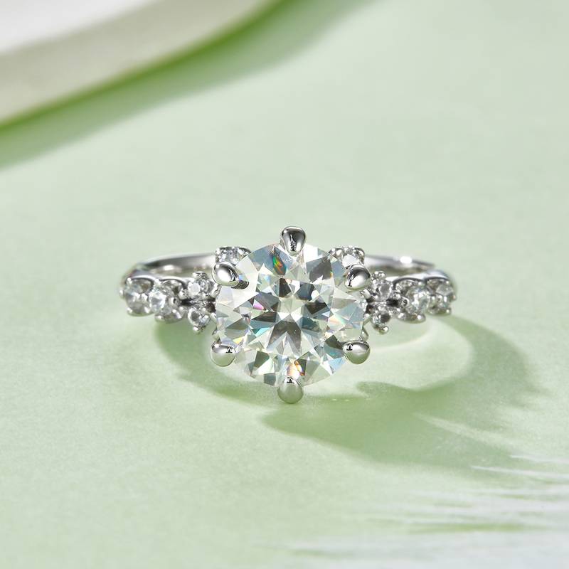 R221221023款S925银镀18K白金圆形莫桑钻女戒8.0mm/2.0CT