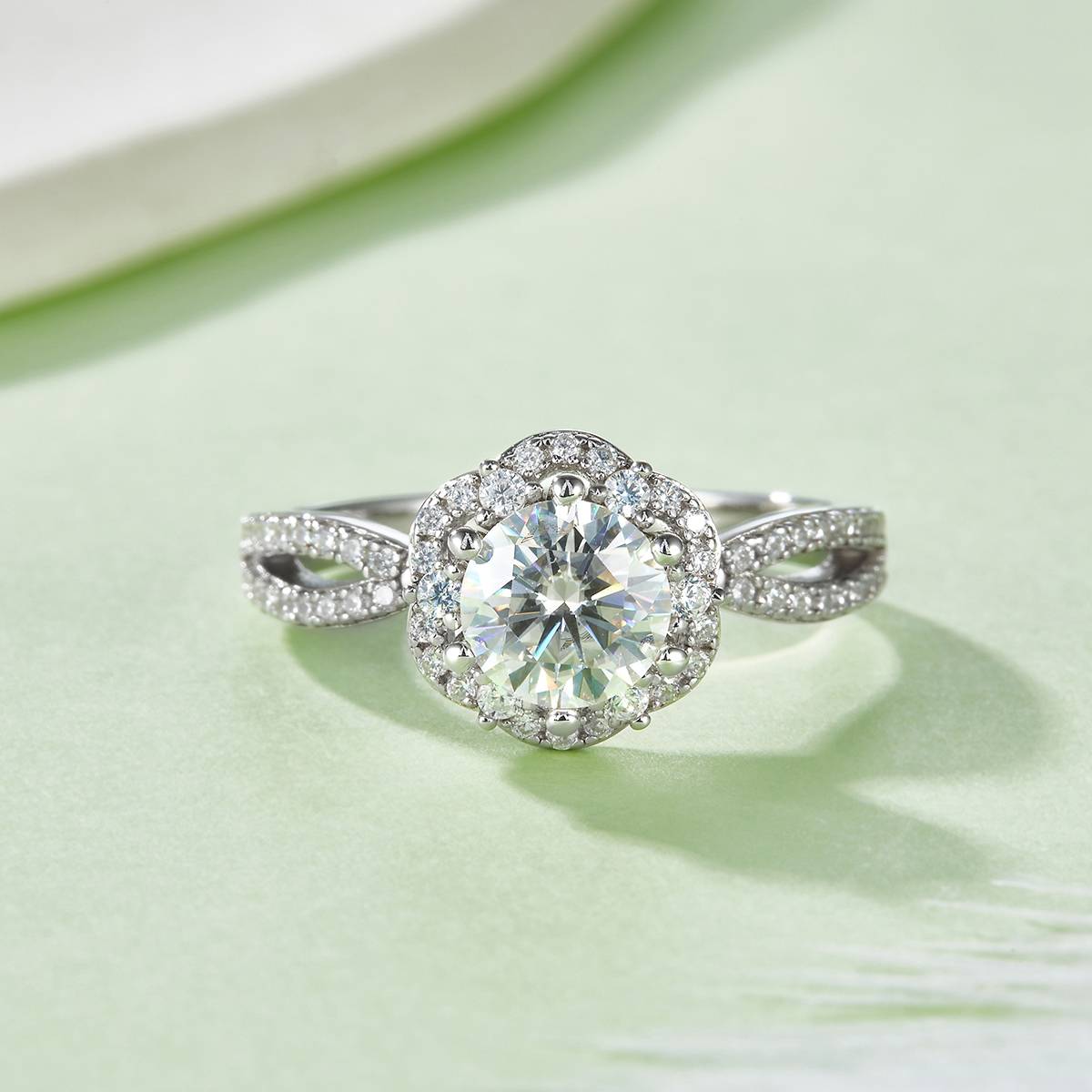 R230228014款S925银镀18K白金圆形莫桑钻女戒6.5mm/1.0CT