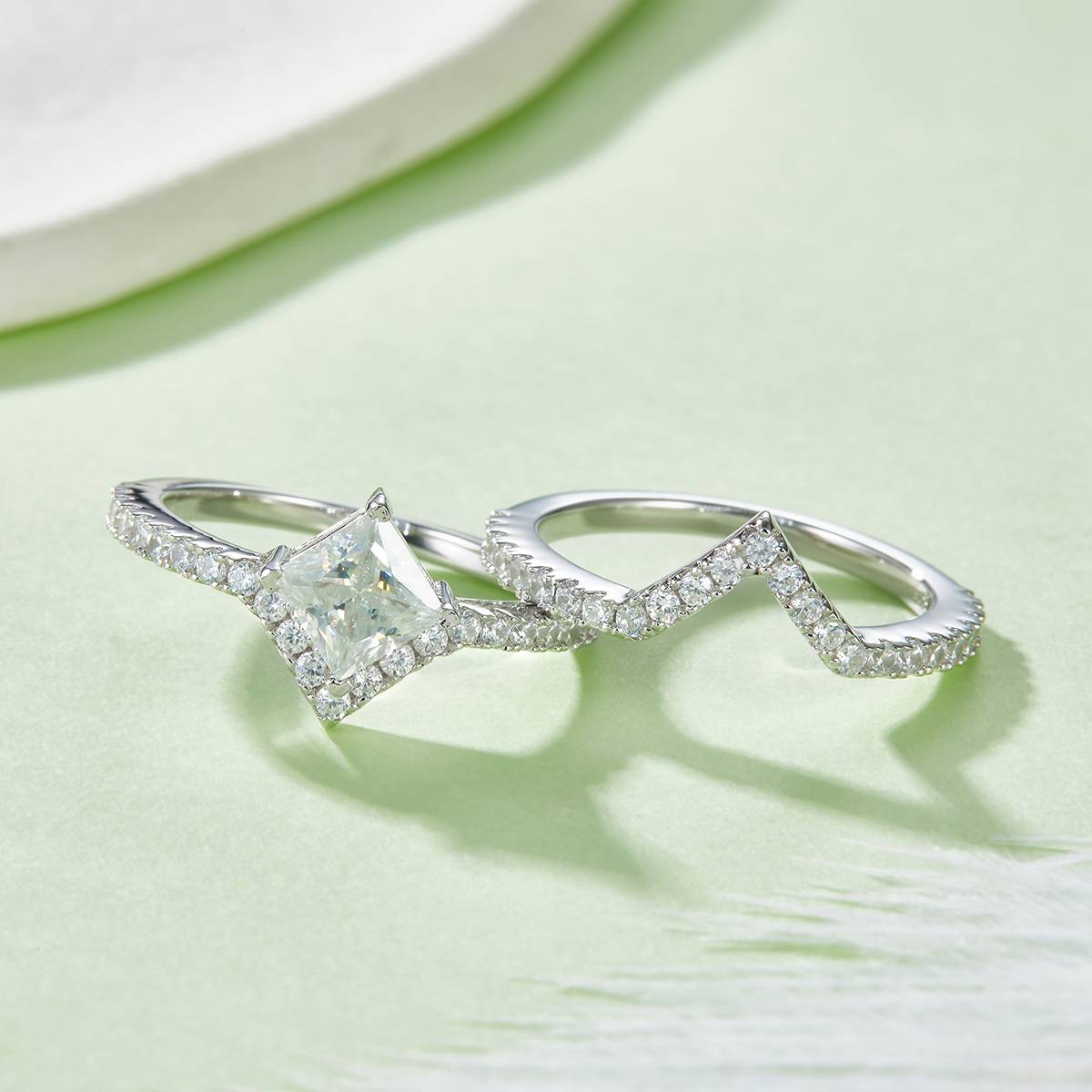R240305003款S925银镀18K白金公主方套戒莫桑钻女戒5.5mm/1.0CT