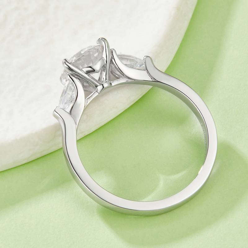 R240311023款S925银镀18K白金圆形莫桑钻女戒8.0mm/2.0CT