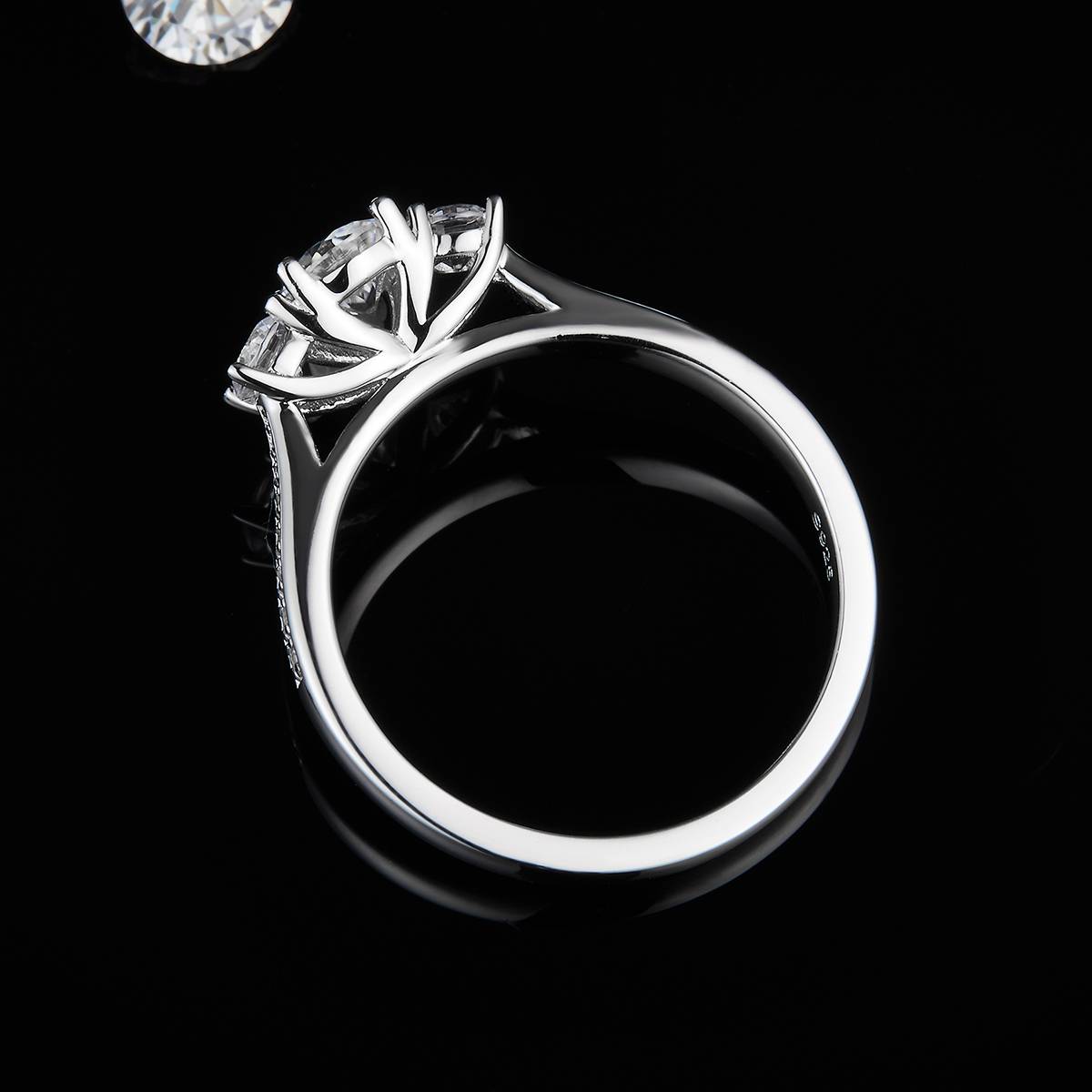 微镶四爪女戒S925银镀白金定制主石莫桑钻0.5ct/副石高碳钻