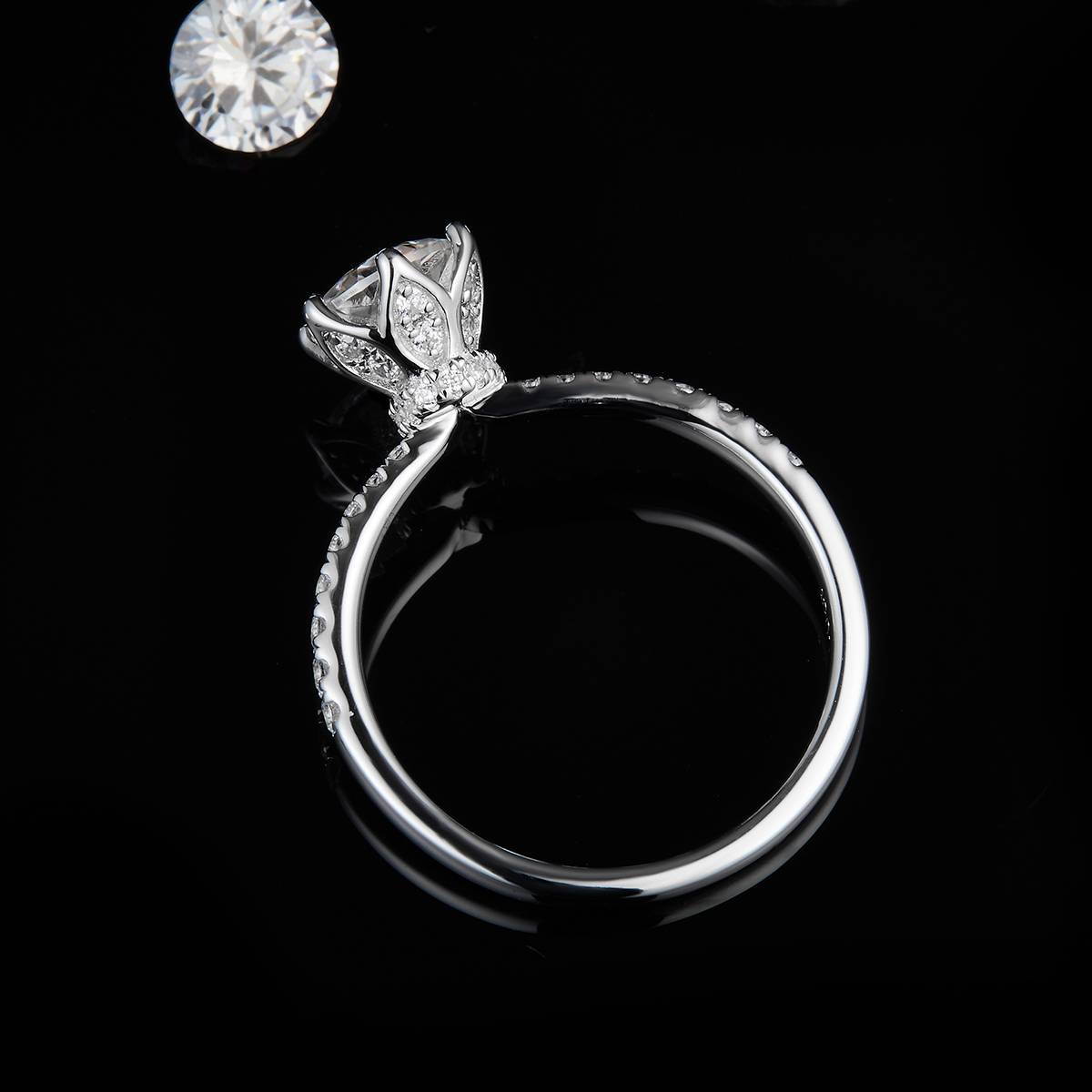 微镶花苞六爪女戒S925银镀白金定制选款主石莫桑钻1.0ct/副石高碳钻