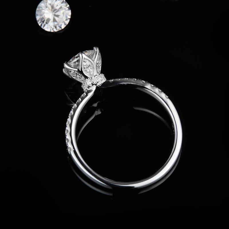 微镶花苞六爪女戒S925银镀白金定制选款主石莫桑钻1.0ct/副石高碳钻
