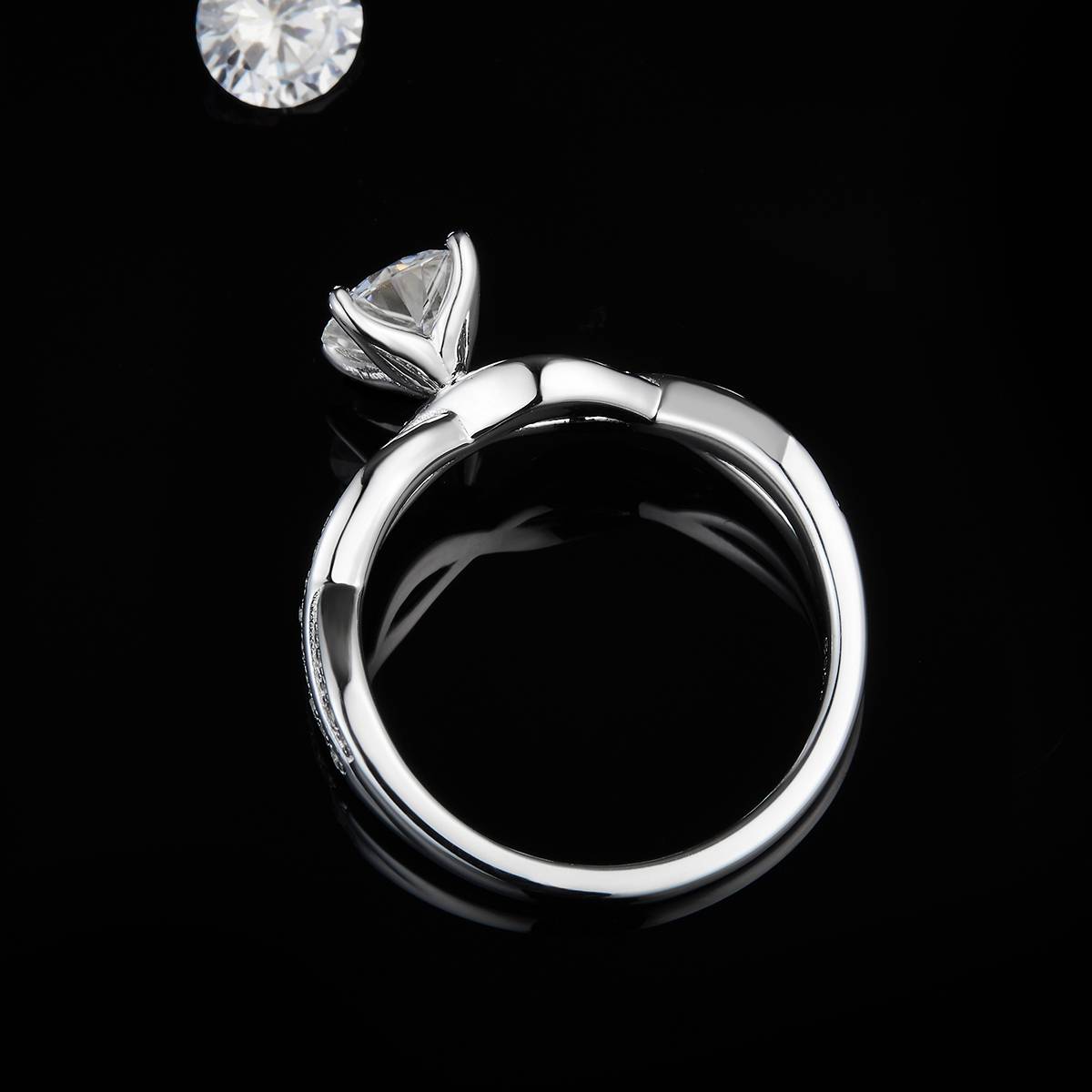 微镶扭臂四爪女戒S925银镀白金定制选款主石莫桑钻1.0ct/副石高碳钻