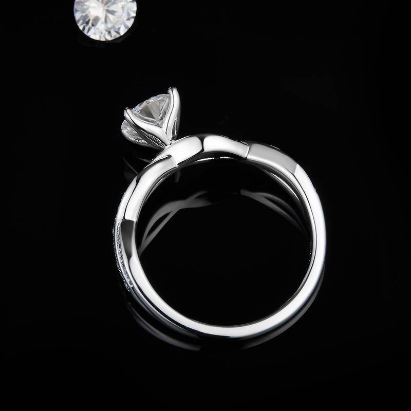 微镶扭臂四爪女戒S925银镀白金定制选款主石莫桑钻1.0ct/副石高碳钻