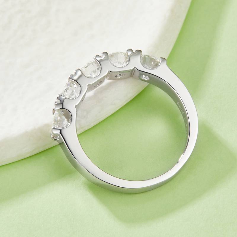 R240311027款S925银镀18K白金莫桑钻厘石女戒4.0mm/1.5ct
