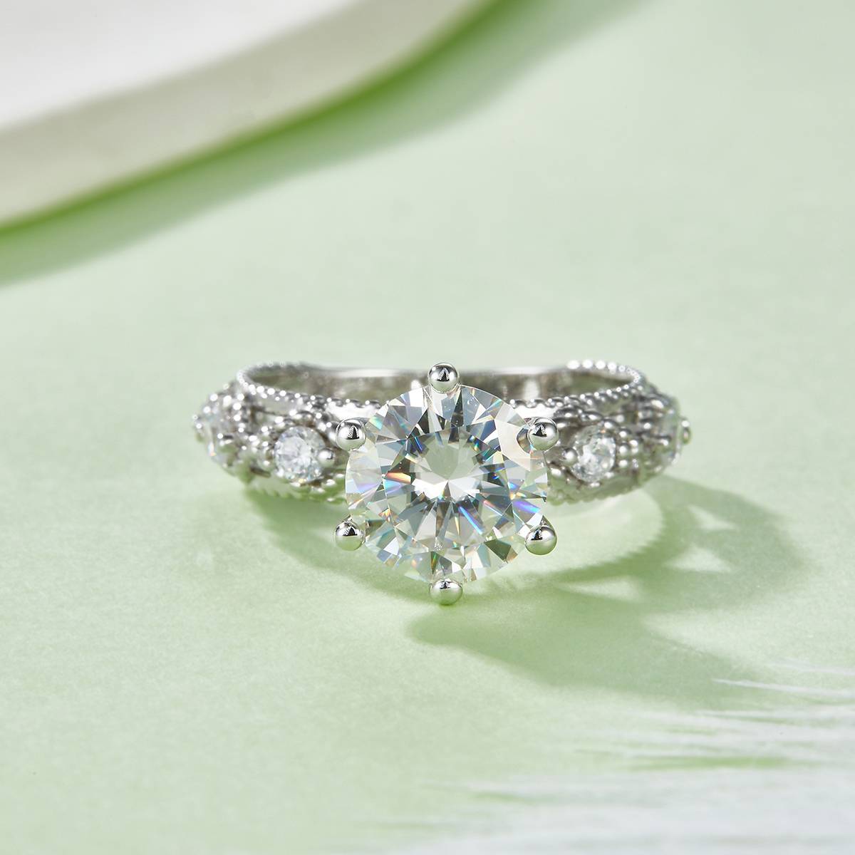 TSR153款S925银镀18K白金圆形莫桑钻女戒8.0mm/2.0CT