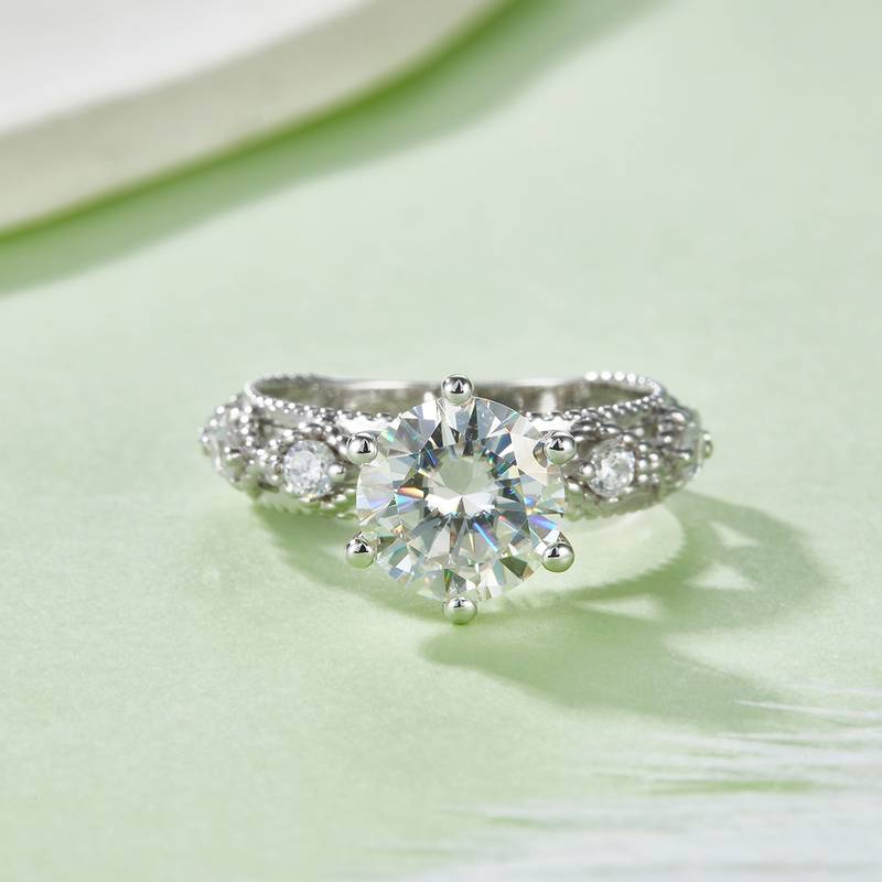 TSR153款S925银镀18K白金圆形莫桑钻女戒8.0mm/2.0CT