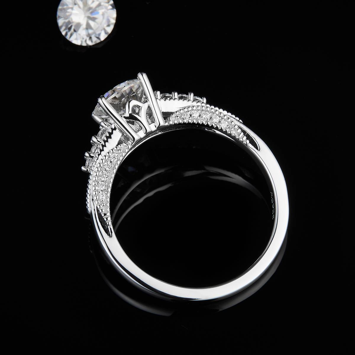 Single Head Women's Ring S925 Silver Plated Platinum Women's Ring Customized Selection Main Stone Moissanite Diamond 1.0ct/Secondary Stone High Carbon Diamond