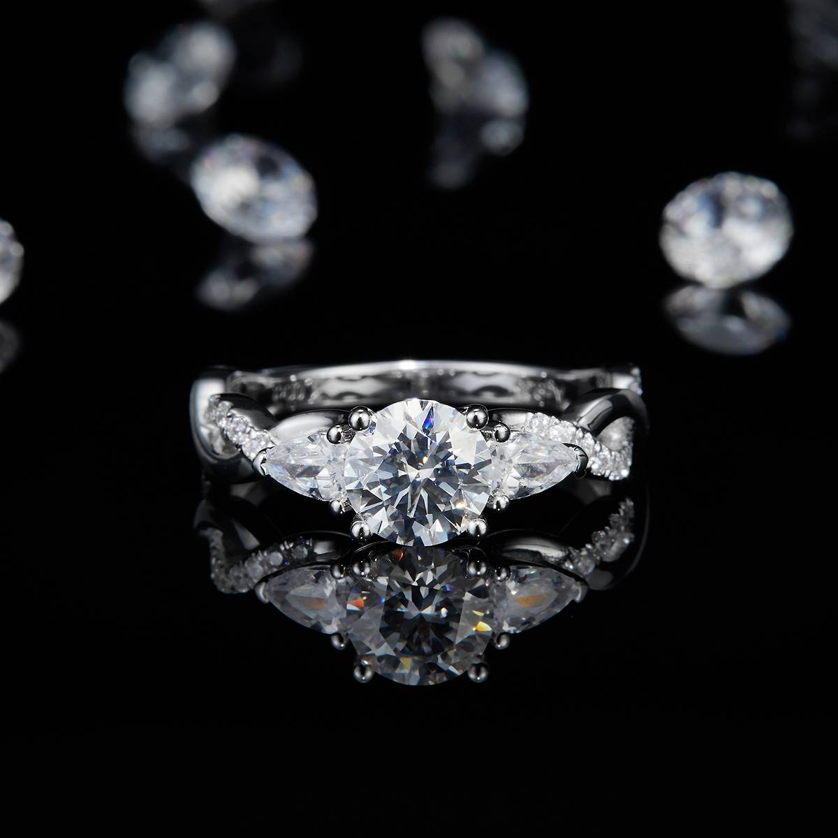 单头S925银镀白金女戒定制选款主石莫桑钻1.0ct/副石高碳钻