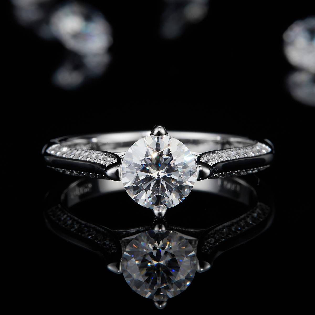 单头S925银镀白金女戒定制选款主石莫桑钻1.0ct/副石高碳钻