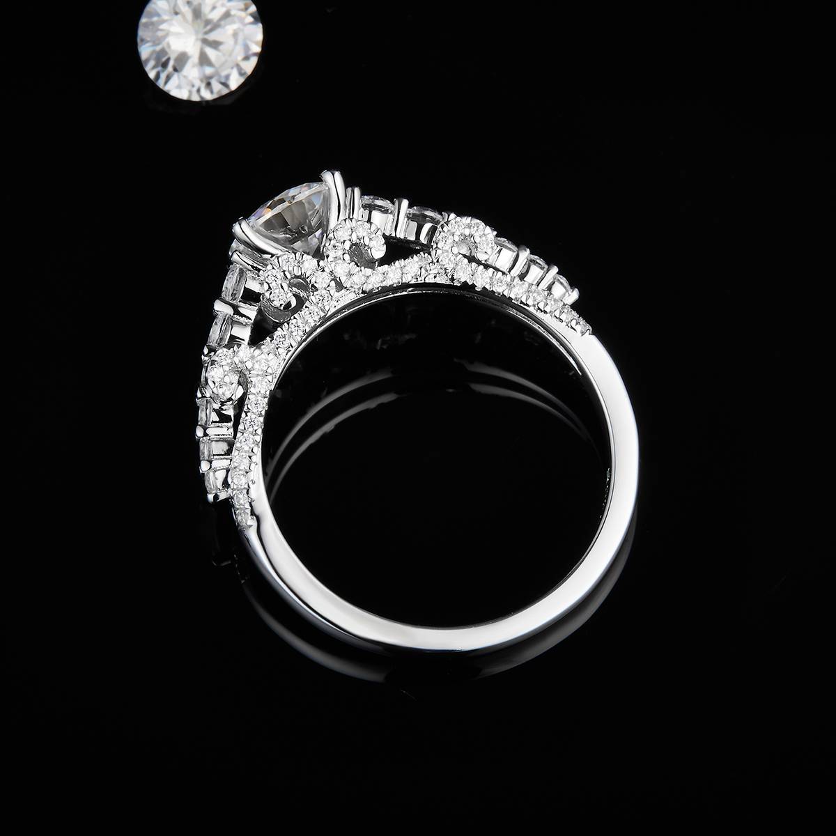 单头S925银镀白金女戒定制选款主石莫桑钻1.0ct/副石高碳钻
