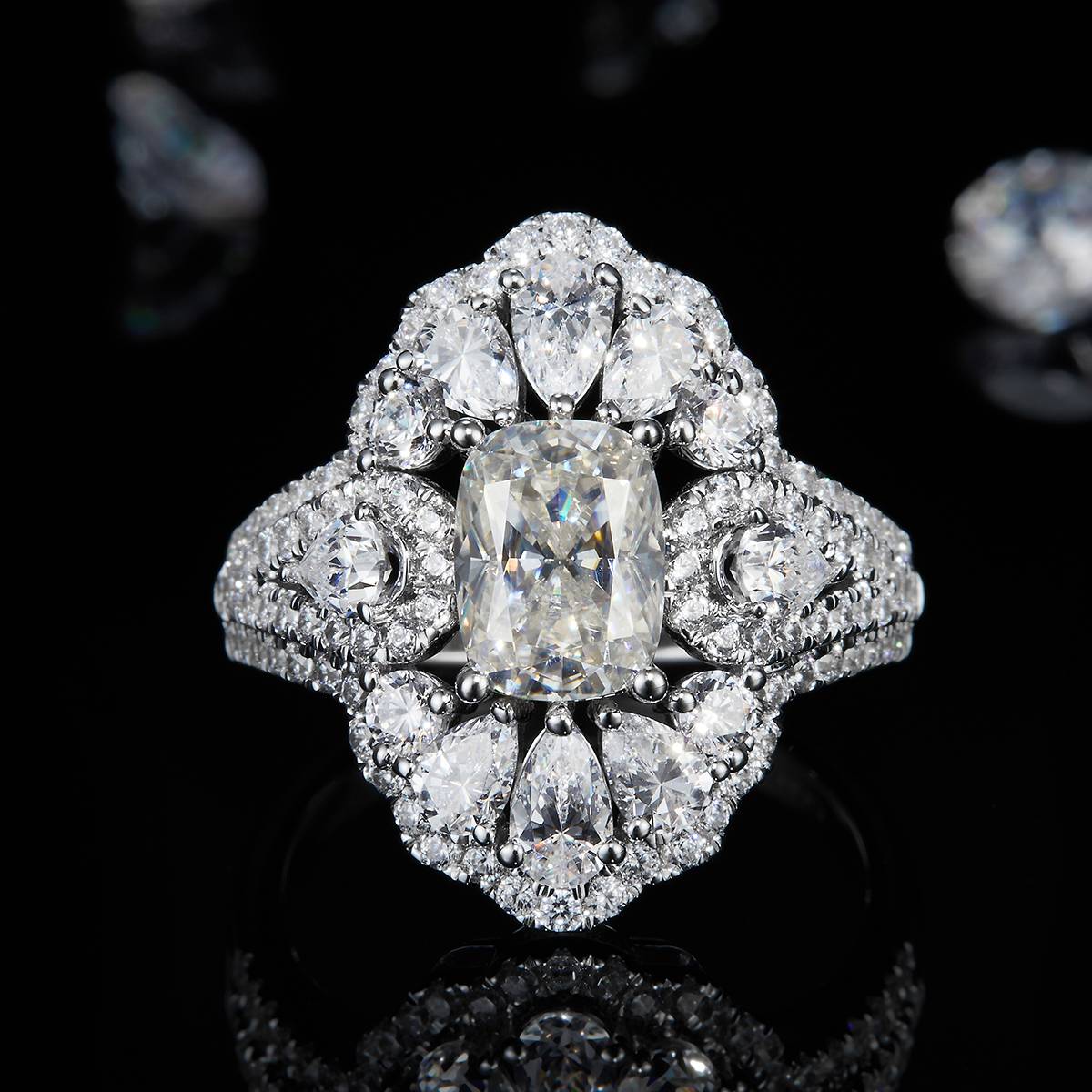 枕形女戒S925银镀白金女戒定制选款主石莫桑钻2.0ct/副石高碳钻